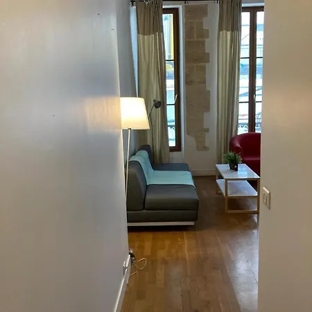 Flat In * باريس